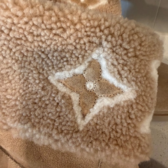 Authentic Louis Vuitton Snowdrop Flat ankle boot - Picture 5 of 7